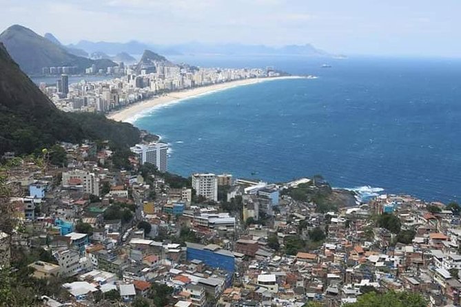 A socio-educational and gastronomic experience in the Vidigal favela - Beer, pastels, and a community bar break