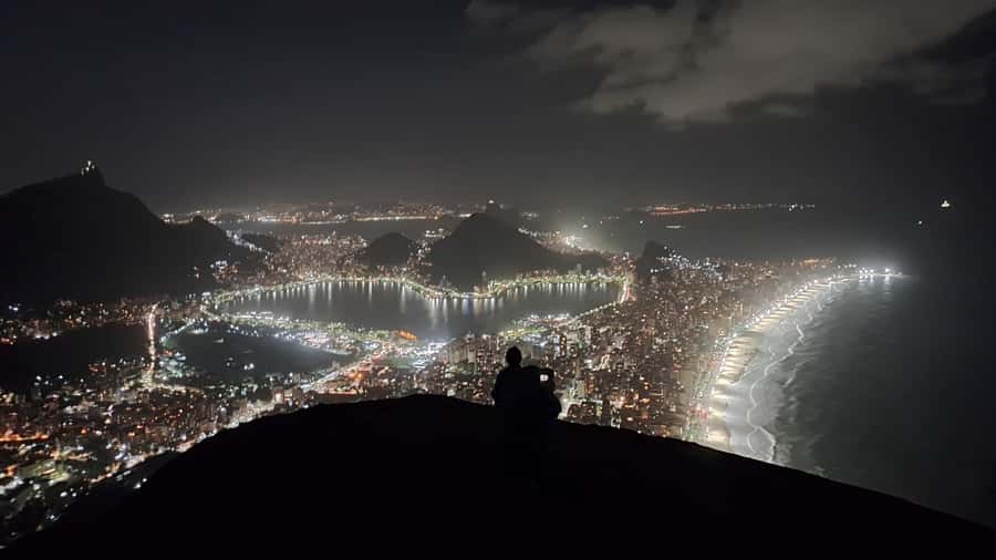 AVenturismo 2 Irmãos hill + Vidigal Favela - Why the 2 Irmãos + Vidigal mix is such good value