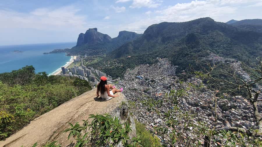 AVenturismo 2 Irmãos hill + Vidigal Favela - Local bar stop and first uphill minutes: settle in before the steep part