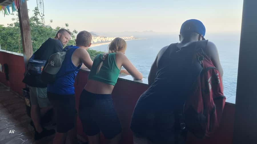 AVenturismo 2 Irmãos hill + Vidigal Favela - The climb through Vidigal: a real route with lookouts and a Rocinha view