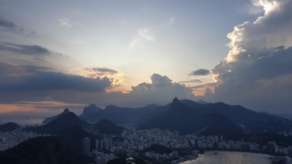 AVenturismo Pão de Açúcar - Cable Car Down to Morro da Urca: The Cool Descent and the Food/Drink Zone