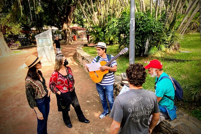 Bossa Nova Walking Tour - The guide + guitarist factor: what the reviews highlight