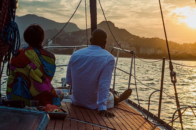Brunch & Sunset Cruise with Capirinha in Rio - Guanabara Bay Loop: Christ the Redeemer and Sugar Loaf from the water
