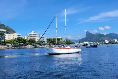 Brunch & Sunset Cruise with Capirinha in Rio - Crew and Captain Matter: why this boat feels safe and friendly