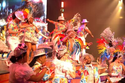 By Night Tour: Roxy Dinner Show & Transfer - Your 4-hour plan: transfer, dinner, then Aquele Abraço