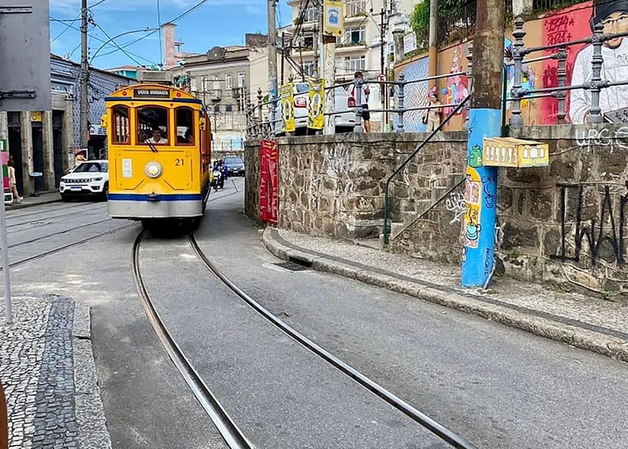 Explore Santa Teresa: Walking Tour - Rua Laurinda Santos Lôbo and the Art Stops: Murals, Galleries, and Real Shopping