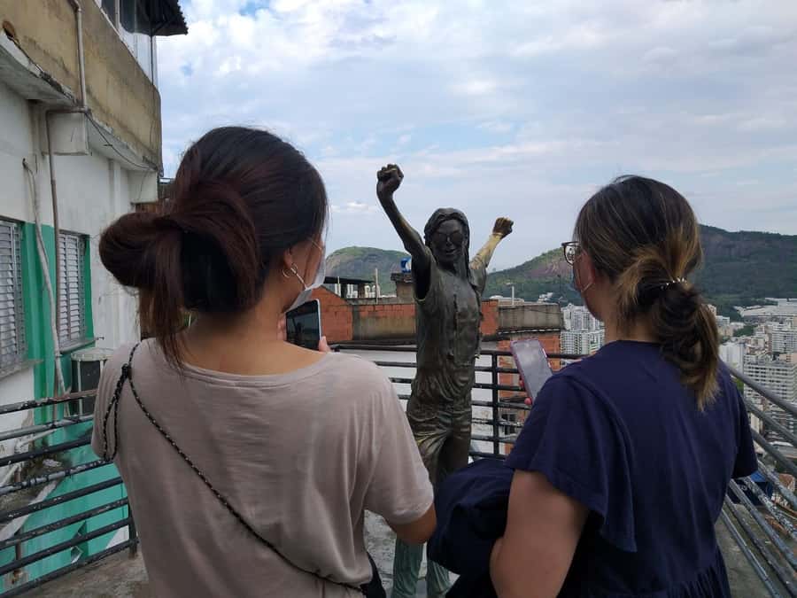 Favela Santa Marta: Walking Tour with local guide - Who this tour is best for