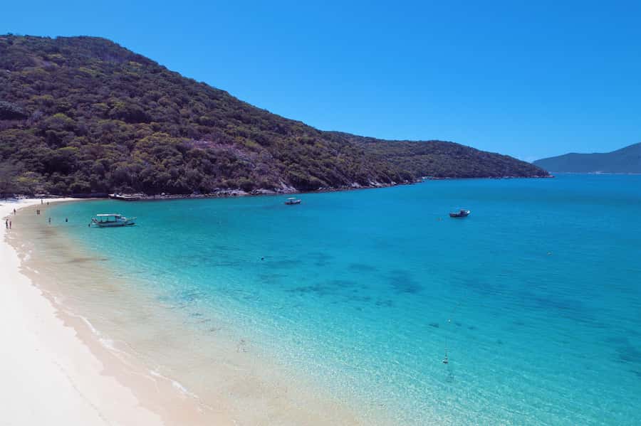 From Rio: Arraial do Cabo Day Trip with Boat Tour - Fenda de Nossa Senhora: The Rift With a Statue Between Two Cliffs