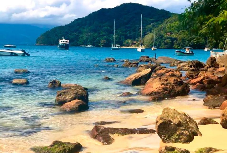 From Rio de Janeiro: Angra dos Reis & Ilha Grande Day Tour - Praia de Araça and the beach rhythm for photos and rest