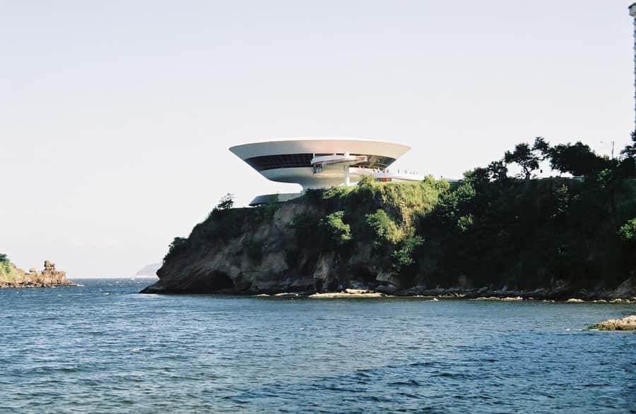 From Rio de Janeiro: Niterói Day Trip - Juscelino Kubitschek Square: a short stop that helps you orient fast