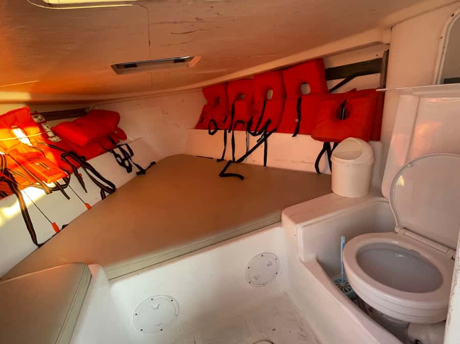 From Rio de Janeiro: Private Speedboat Tour - On board: coolers, Bluetooth, bathroom, and how the barbecue works