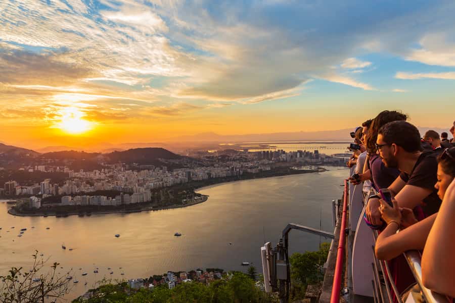 From Rio de Janeiro: Sugarloaf Mountain Tour with Cable Car - What you do at the Sugarloaf summit (the best panoramic payoff)