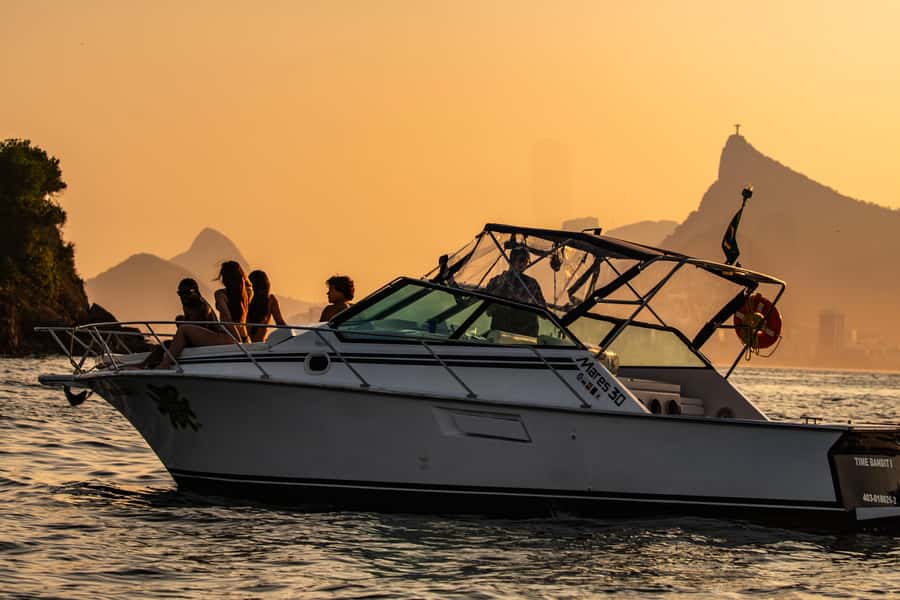 Glória: Sunset Speedboat Cruise with Drinks and Snacks - Leaving Marina da Glória: where the tour starts and what to expect