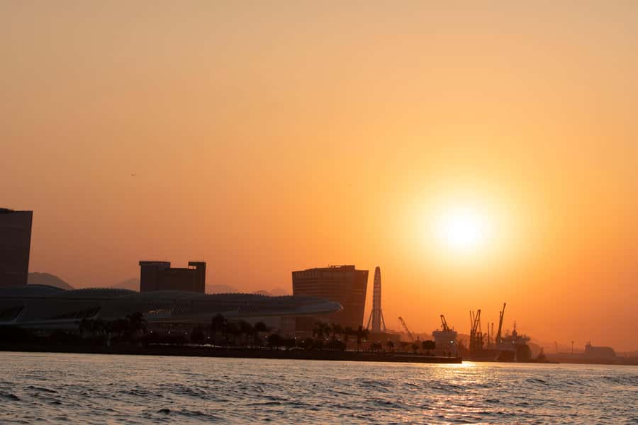 Glória: Sunset Speedboat Cruise with Drinks and Snacks - Niterói MAC: why the Niterói photo stop is more than a detour