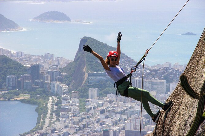 Morro Dois Irmãos Hikking + Vidigal Favela Tour - The viewpoint break: timing your photos and your breathing