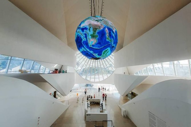 Museum of Tomorrow Guided Tour, Admission & Transfer - Stop 2: Mauá Square with Guanabara Bay views