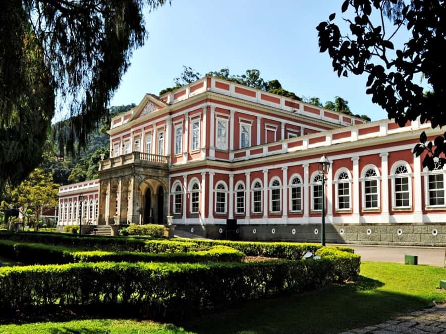Petrópolis: Imperial City Tour - Quitandinha Palace: the casino-hotel that became a big historic photo stop
