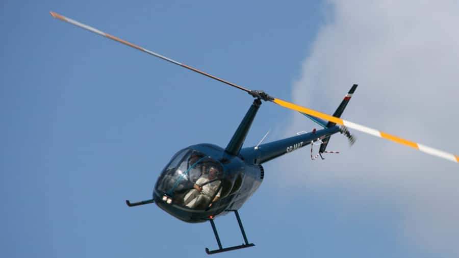 Private Helicopter tour - Rio de janeiro in 20min - Barra da Tijuca to Joá and Pedra da Gávea: the coast-hugging start