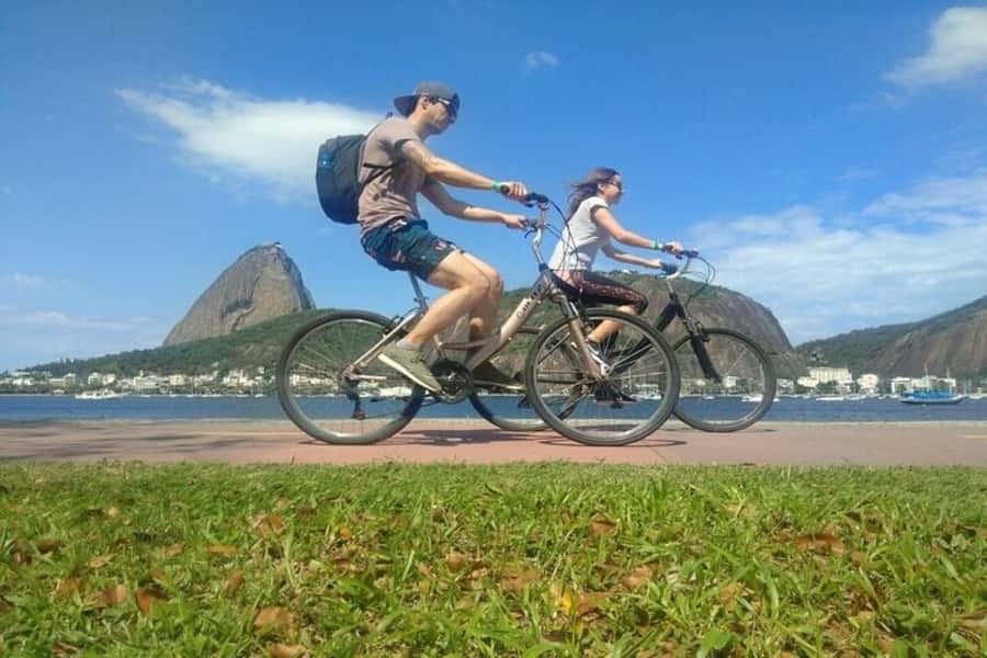 Rio Bike Tour – Discover the Beaches and Lagoon - From Fairmont Copacabana to the beach-front: the start that sets the tone