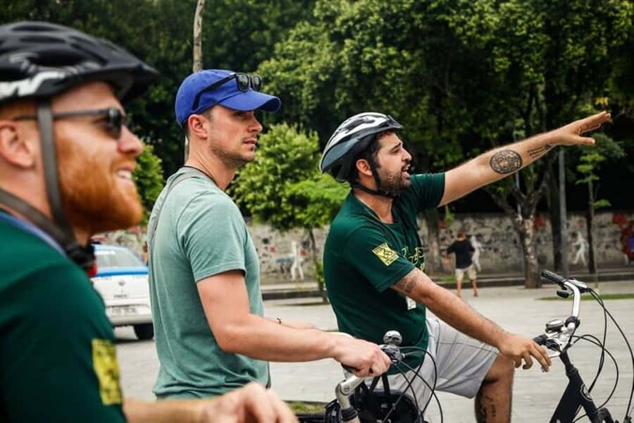 Rio Bike Tour – Discover the Beaches and Lagoon - Arpoador Rock: where the photos make sense