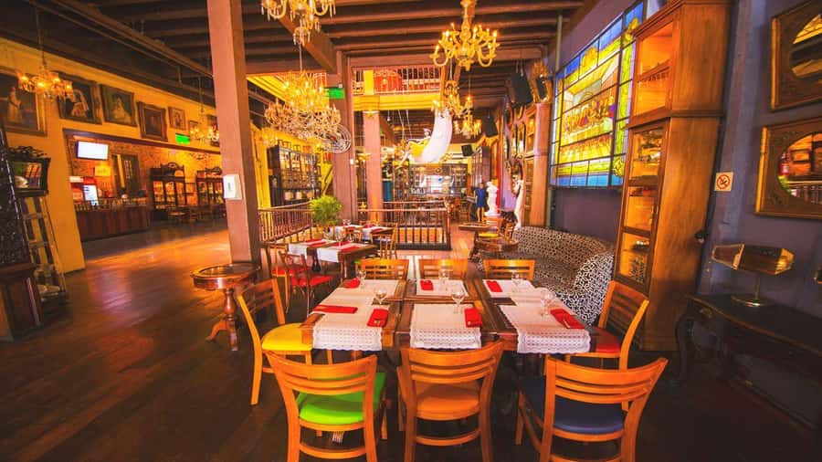 Rio de Janeiro: Brazilian Music at Rio Scenarium with Dinner - Getting into Rio Scenarium: a former antique shop with a three-story layout