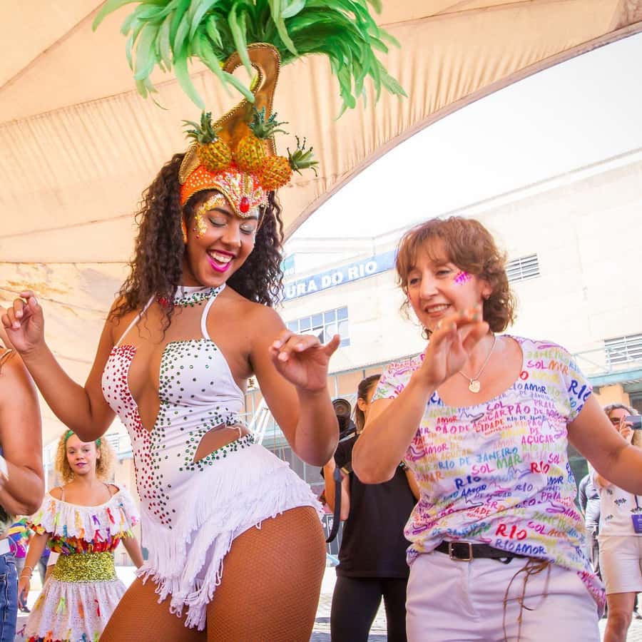Rio de Janeiro: Carnaval Backstage Tour and Samba Class - Backstage at a Rio Samba School: Costume Workshop and Caipirinha Welcome