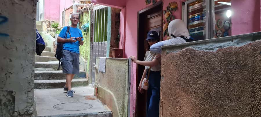 Rio de Janeiro: Favela Santa Marta Tour with Resident Guide - The opening meet-up and the short safety briefing