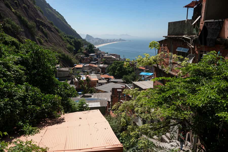Rio de Janeiro: Favela Tour with Hotel Transfers - Language options: you’re covered