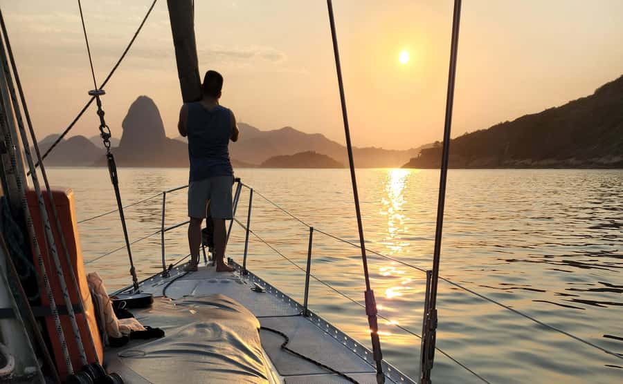 Rio de Janeiro: Guanabara Bay Sunset Sailing Tour & Drinks - What happens onboard: drinks, snacks, and the pace