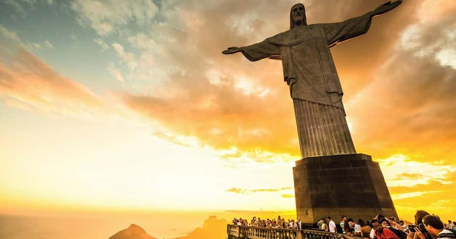 Rio de Janeiro: Half-Day Christ the Redeemer and City Tour - Tijuca Forest ride: the in-between view that sets the mood