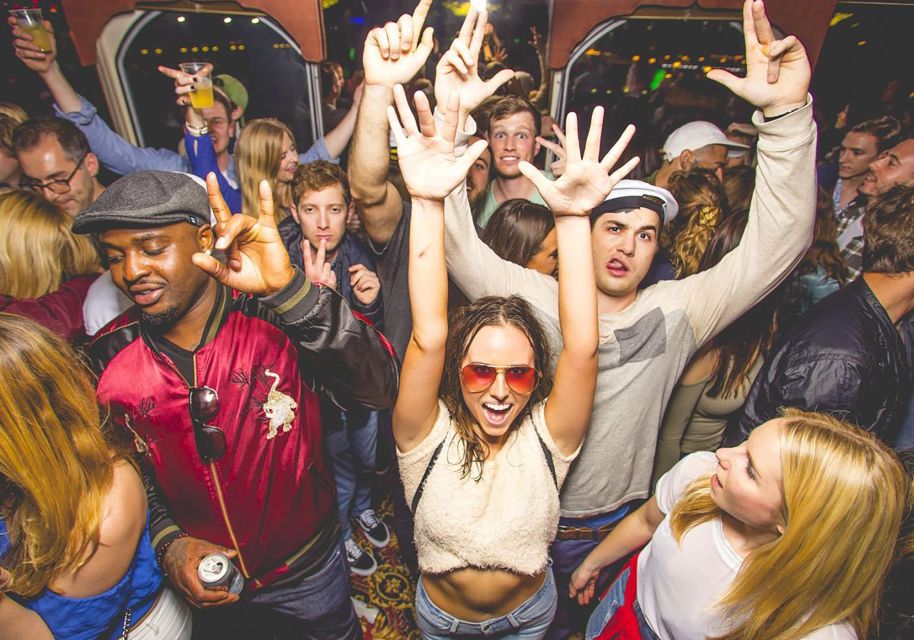Rio de Janeiro: Late Night Boat Party with DJ and Dancing - Who this boat party suits best