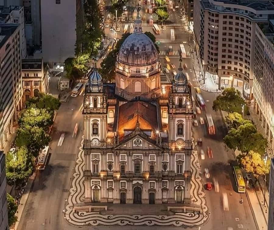 Rio de Janeiro : Must-See Sites Walking Tour With A Guide - Travessa do Comércio: Narrow Streets Built for Photos and Street-Level History