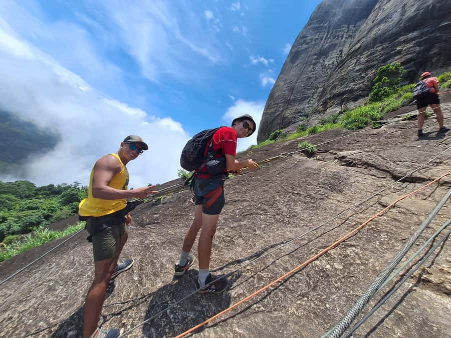 Rio de Janeiro: Pedra da Gávea - guided hike with best views - Summit time: 360° views, photos, and a chance to catch your breath