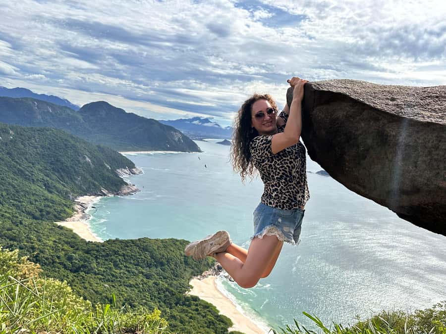 Rio de Janeiro: Pedra do Telégrafo trail and beach stop - Reaching Pedra do Telégrafo: how to handle the 350 m viewpoint moment