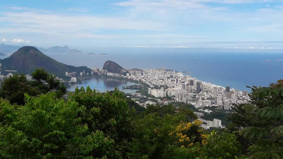 Rio de Janeiro: Private Day Tour with lunch - Maracanã stadium and the Sambadrome: big Rio icons, seen efficiently