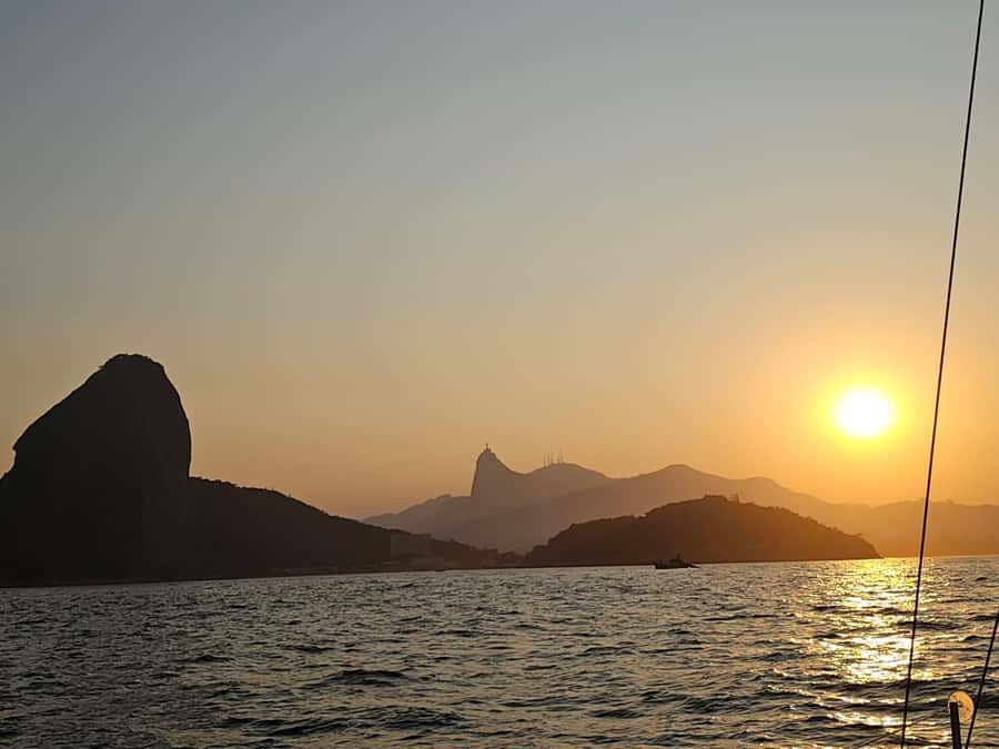Rio de Janeiro: Sailing Sunset Tour with Snacks and Drinks - Guanabara Bay Cruise: Views, Drinks, and When the Guide Matters