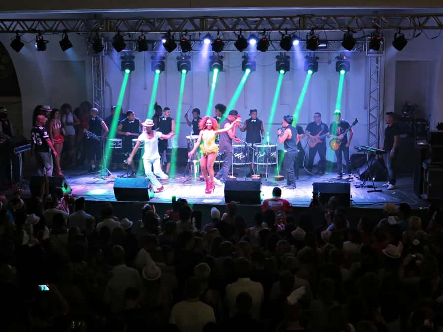 Rio de Janeiro: Salgueiro Samba School Rehearsal Tour - A Saturday Night at Escola de Samba Salgueiro