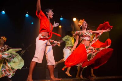 Rio de Janeiro: Samba Show Admission & Transfer - The samba show experience: a small venue with big energy