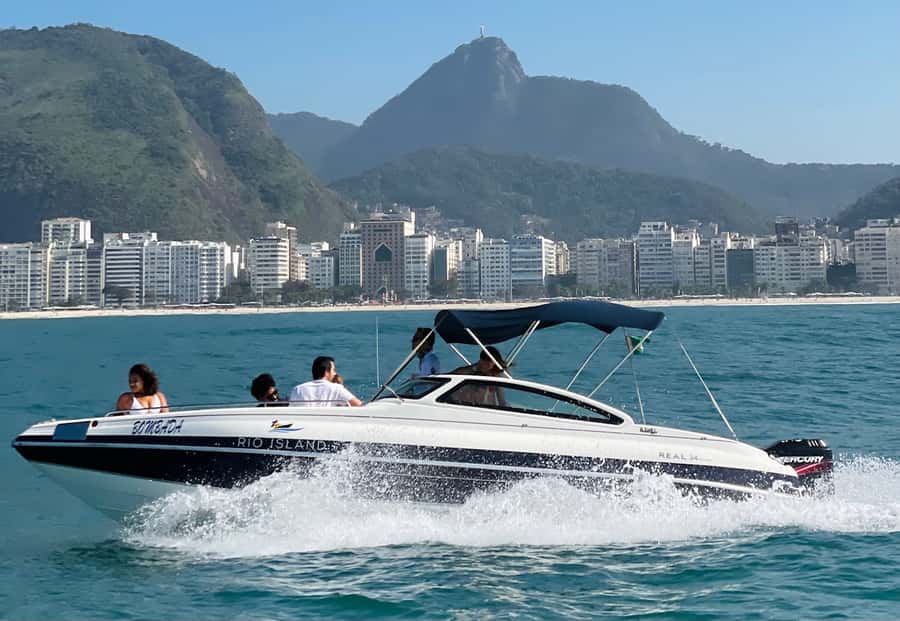 Rio de Janeiro: SpeedBoat Tour - Beach Tour with Beer - Urca Pier start: where your Rio boat day actually begins