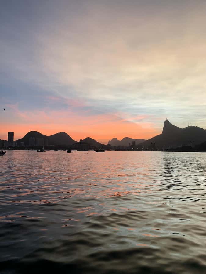 Rio de Janeiro: SpeedBoat Tour - Sunset with Beer - Niterói Contemporary Art Museum: the cross-bay perspective shift