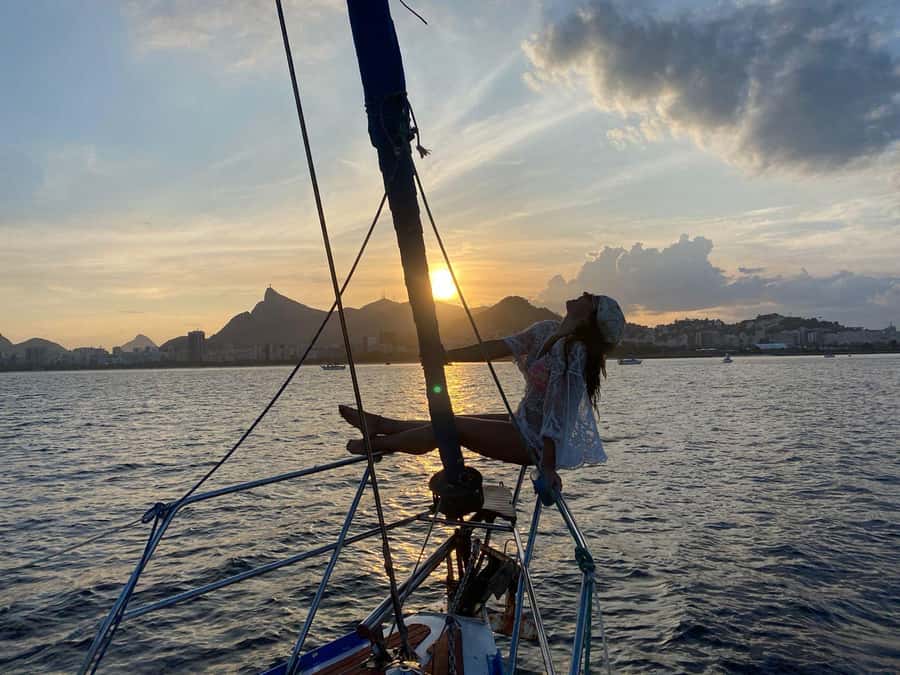 Rio de Janeiro: Sunset Sailboat Tour with Open Bar - Sunset Over Baía de Guanabara: Christ and Flamengo From the Water