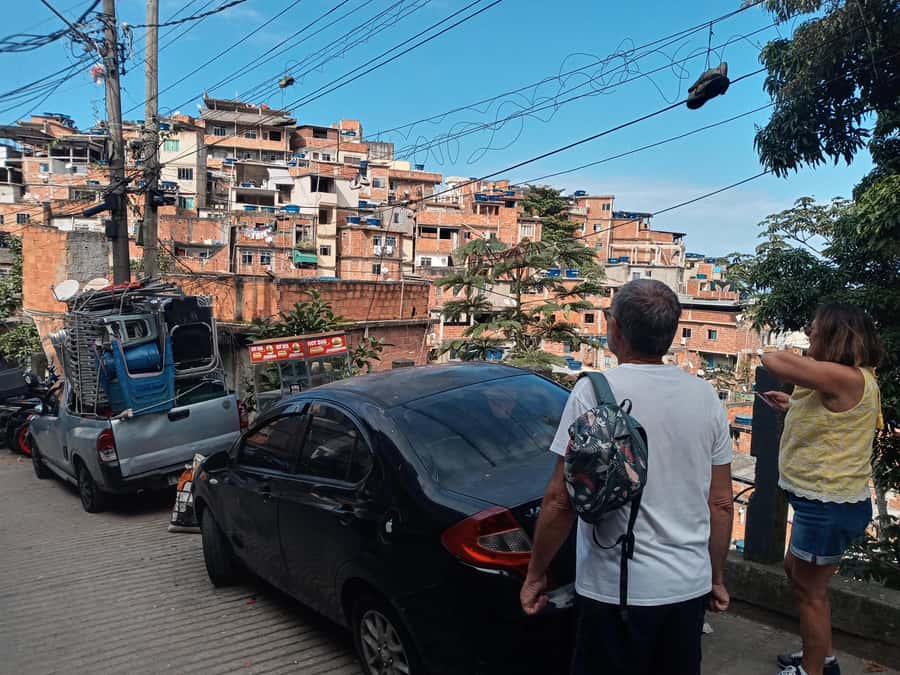 Rio de Janeiro: the biggest favela tour in Rio, lest go! - The market and the street-art photo stops (food meets art)