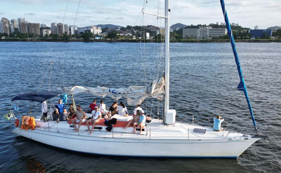 Rio de Janeiro: Wake Up and Sail - Sugarloaf Mountain to Forte da Laje: Photos, Fort Lines, and a Real Sea-Break