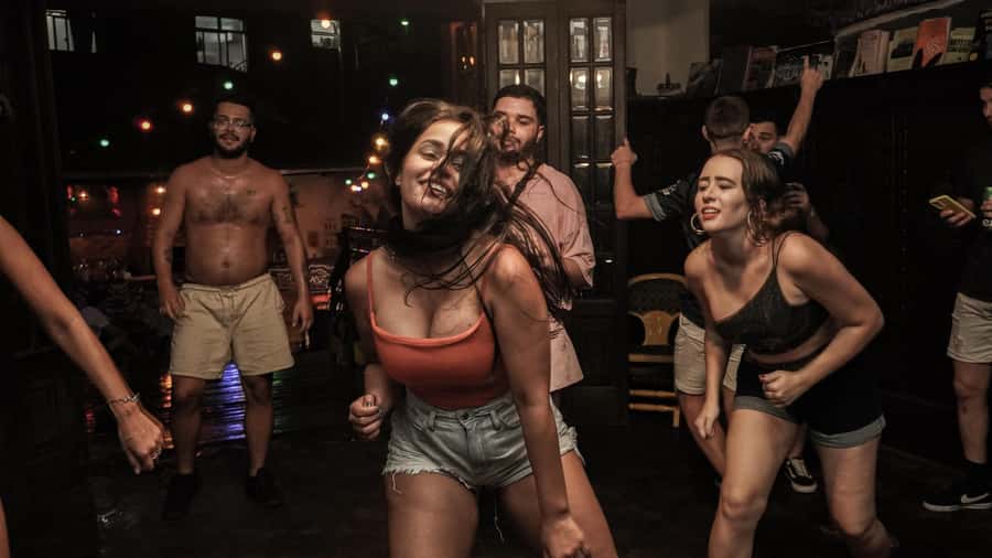Rio Experience: Caipirinha Workshop (2 Caipis) + Funk Class - Entering The Party at Pura Vida Hostel in Copacabana
