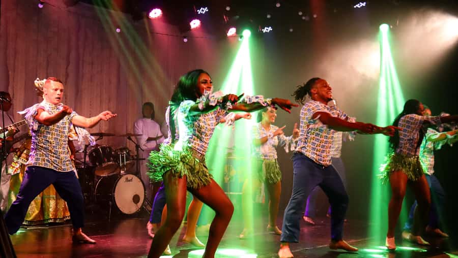 Rio: Ginga Tropical Samba and Folklore Show Ticket - Timing matters: the 9:25 PM start and how long you’ll be out