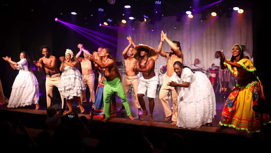 Rio: Ginga Tropical Samba and Folklore Show Ticket - The Samba class: learning the rhythm without a dance background