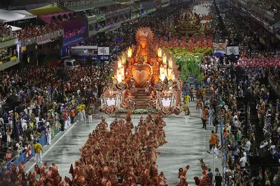 Rio: Premium Carnival Seating with Food, Drinks, & Transfers - Transfers and meeting your guide without stress