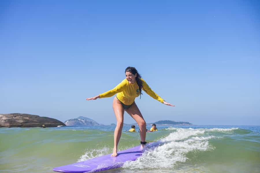 Surf lessons: in Arpoador in Ipanema. - Equipment and what to bring (shorts are your main prep)