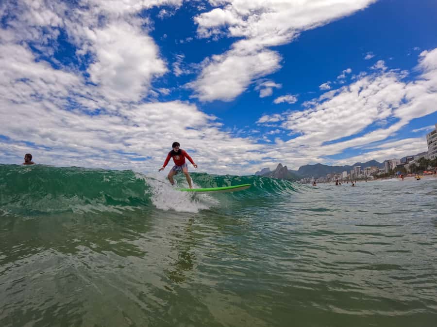 Surf lessons with local instructors in Copacabana/ipanema! - Copacabana and Ipanema: why the setting matters for beginners