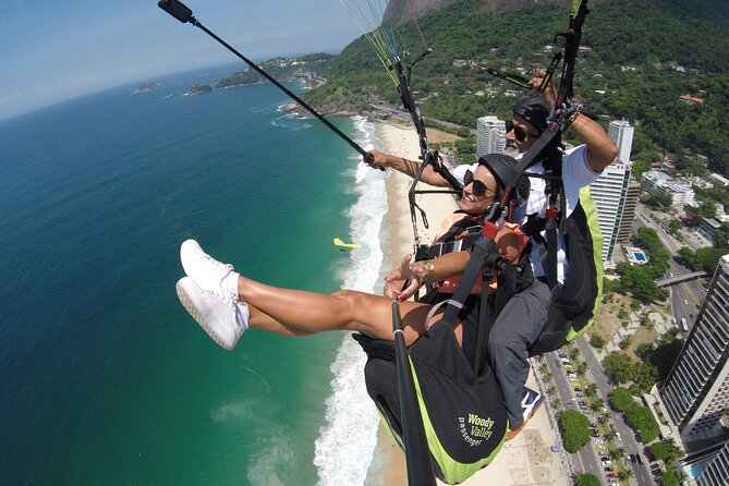 Tandemflyrio paragliding, Rio de Janeiro - Glide above Rio’s São Conrado coast, with Pedra da Gávea and Pedra Bonita